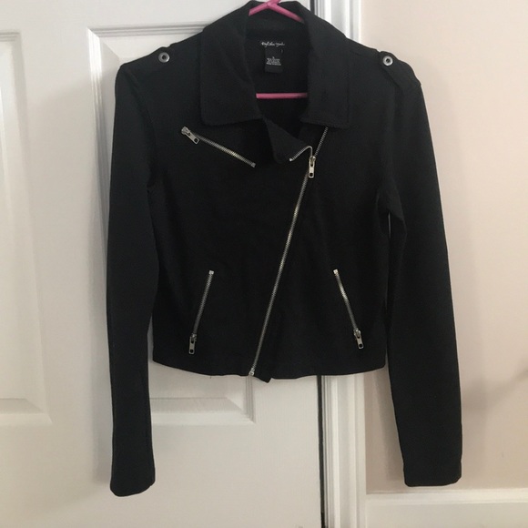 Black zippered jacket - Picture 1 of 3